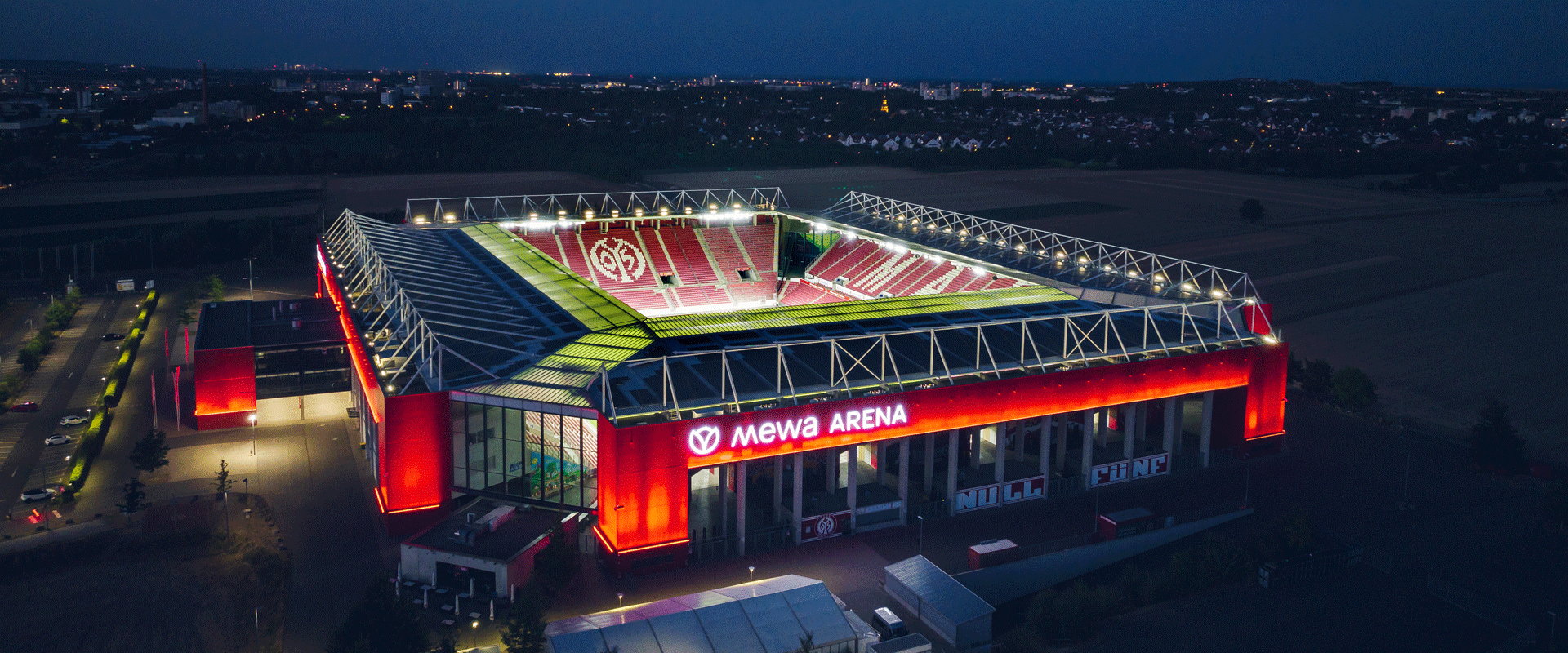 MEWA ARENA bei Nacht