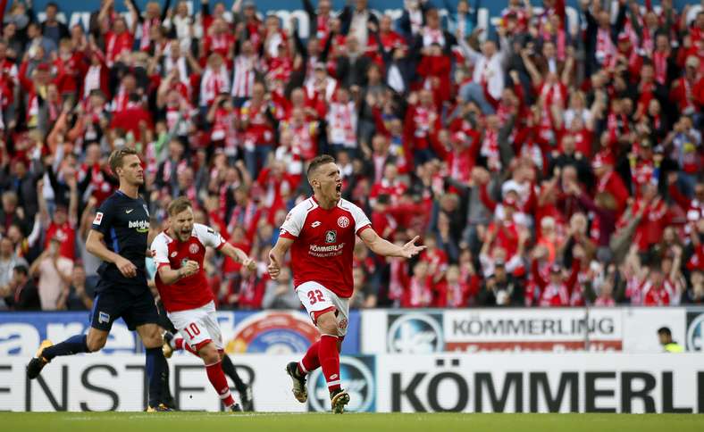 Mainz 05 frappe fort avec son nouveau maillot de carnaval ! - Le Fussball Mainz 05 frappe fort avec son nouveau maillot de carnaval ! - Le Fussball